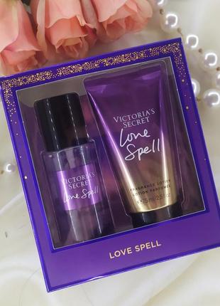 Неймовірно красивий набір в подарунковому упакуванні love spell victoria's secret
