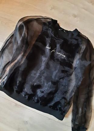 Класная воздушная  кофточка с прозрачными рукавами .внизу подшита маечка