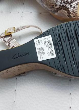 Clarks оригинал сандалии на платформе с змеиным принтом2 фото