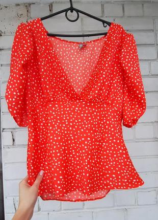 Яркая красивая блуза с рукавами фонариками