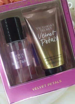 Очень красивый подарочный набор для тела velvet petals victoria secret2 фото