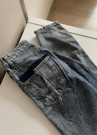 Джинси mom з розрізом на коліні