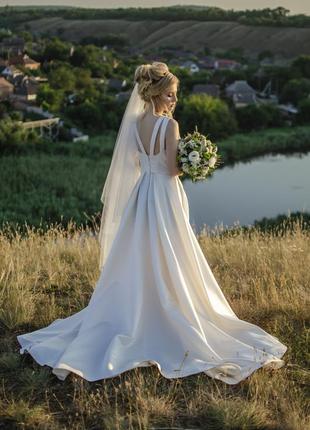 Атласна весільна сукня1 фото