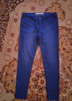 Фирменные базовые актуальные джинсы синие