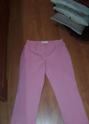 Розовые укороченные джинсы1 фото