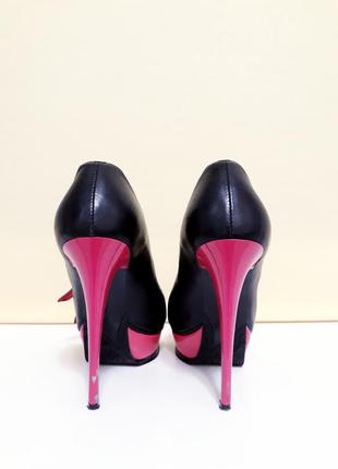 Красивые чёрные коктейльные туфли на выпускной с цветком и открытым носком basconi3 фото