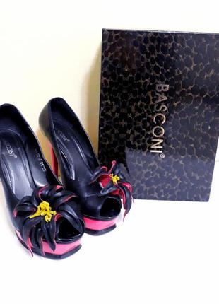 Красивые чёрные коктейльные туфли на выпускной с цветком и открытым носком basconi5 фото