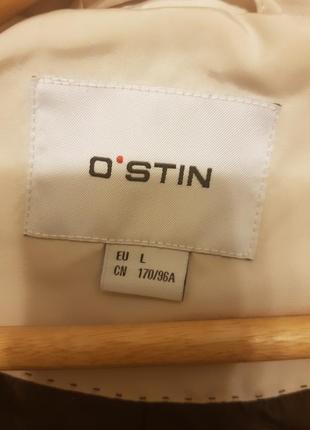 Курточка ostin по фигуре молочного цвета