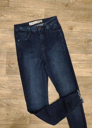 Джинси 👖известный бренд, размер 8
цвет темно -темно синий 💙