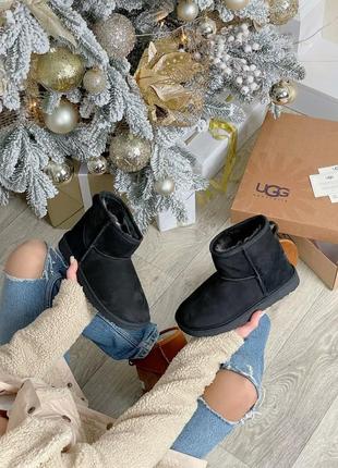 Ugg classic mini ii boot зимние угги черного цвета с натуральным мехом4 фото