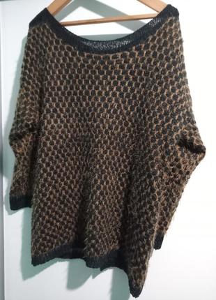 Светр-травичка з декором на спині