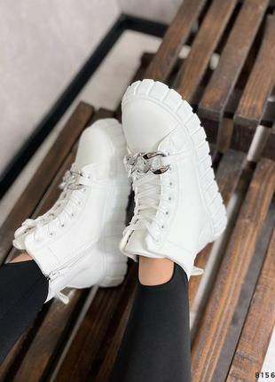 Женские белые утепленные кроссовки на флисе с серебристой цепью на молнии зима білі круті кросівки на флісі5 фото