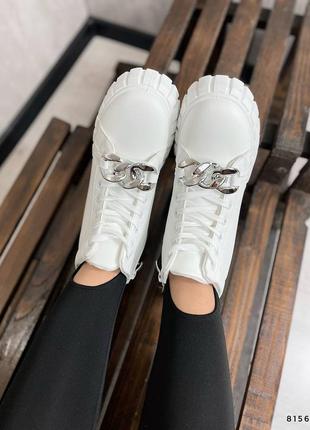 Женские белые утепленные кроссовки на флисе с серебристой цепью на молнии зима білі круті кросівки на флісі6 фото