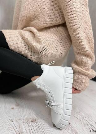 Женские белые утепленные кроссовки на флисе с серебристой цепью на молнии зима білі круті кросівки на флісі7 фото
