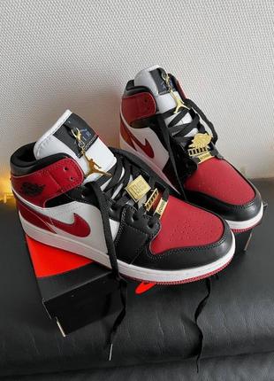 Кроссовки nike air jordan 1 retro beetroot найк аир джордан