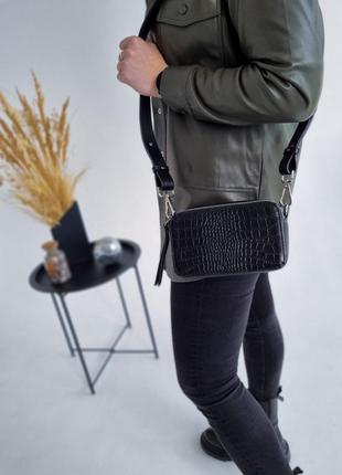 Стильная классическая жееская сумка кросс боди черная под крокодиловую кожу4 фото