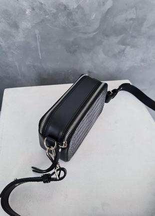 Стильная классическая жееская сумка кросс боди черная под крокодиловую кожу5 фото