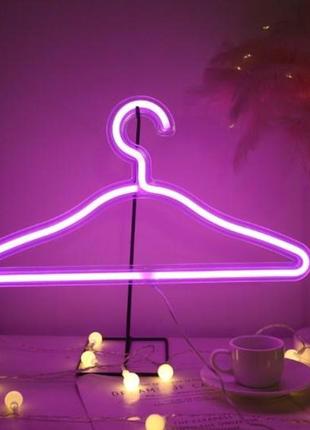 Настенный или подвесной неоновый светильник ночник в форме вешалки / тремпель / плечики розовый
