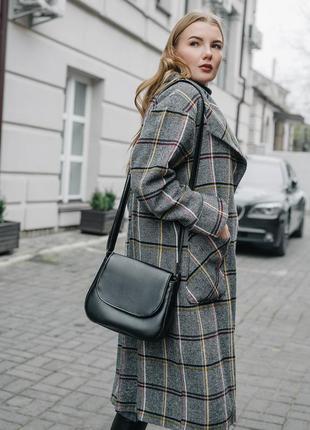 Стильная сумка для девушек черного цвета -лаконичная и вместительная для прогулки и встреч