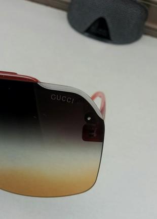 Gucci стильные солнцезащитные очки маска унисекс серо бежевый градиент в красной оправе10 фото