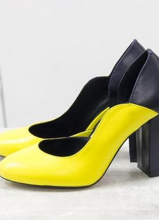 Туфлі на обтяжном підборах з натуральної шкіри жовтого кольору+темно-синя шкіра