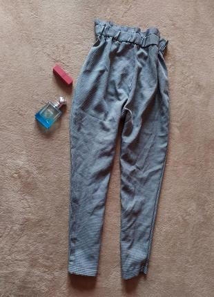 Стильні укорочені завужені штани в дрібну клітку висока талія з защипами2 фото