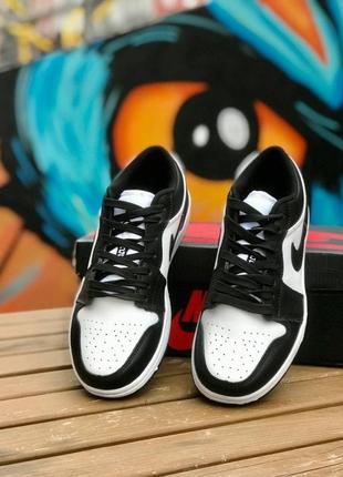 Кроссовки nike air jordan 1 low низкие / женские кроссовки найк аир джордан черные с белым3 фото