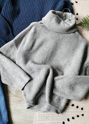 Теплий сірий светр з високим коміром
h&m тёплый серый свитер с гольфом кофта