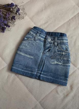 Стильная мини джинсовая юбка с вышивкой на средней посадке от gloria jeans