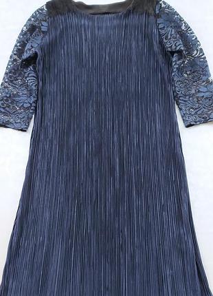 Платье очень красивое, небольшой дефект