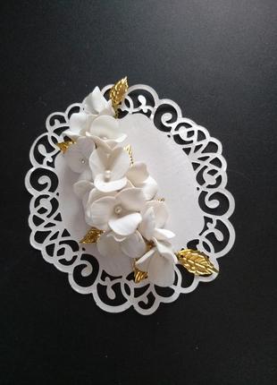 Весільна гілочка з золотими листочками і квітами