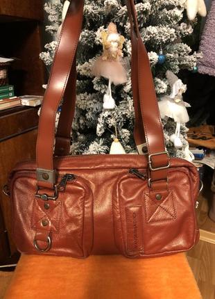 Женская сумка итальянской фирмы mandarina duck.