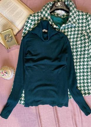 Гольф в рубчик смарагдового кольору