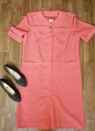 Платье на подкладке с карманами.