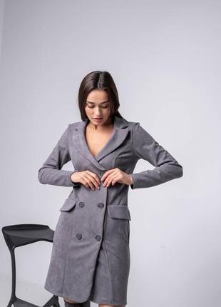 Ділове жіноче плаття-піджак замшеве з двобортною застібкою6 фото