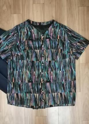 Классный пиджак большого размера на подкладке.