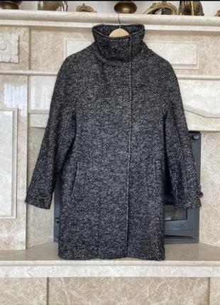 Шикарное пальто от итальянского бренда maddison