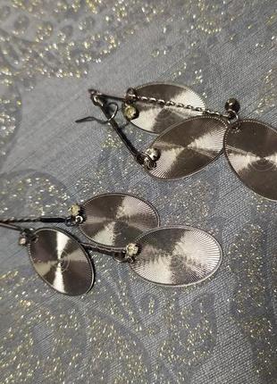 Серьги очень легенькие