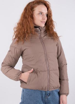 Стильная бежевая коричневая осенняя весенняя демисезон куртка бомбер короткая