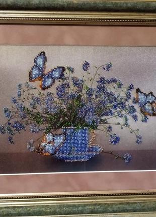 Картина вишита бісером незабудки і метелики