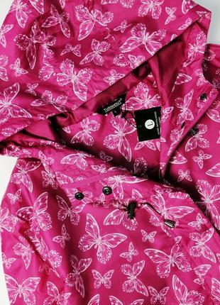 Розовая легкая парка ветровка дождевик в принт бабочки непромокаемая2 фото