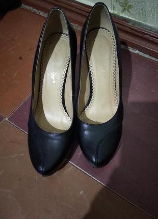 Відмінні шкіряні туфлі