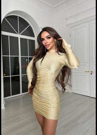 Невероятное платье с акцентом на груди