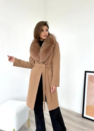 Модное женское зимнее пальто с мехом песца