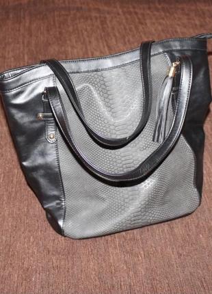 Идеальная вместительная сумка  бренд marks&spenser.