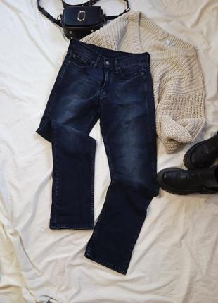 Актуальные прямые джинсы levis.