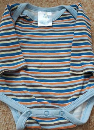 Фирменный бодик на новорожденного