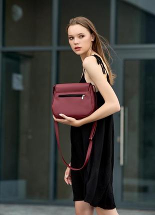 Стильная сумка для девушек бордового цвета -лаконичная и вместительная для прогулки и встреч2 фото
