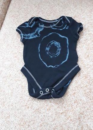 Фирменный бодик на новорожденного