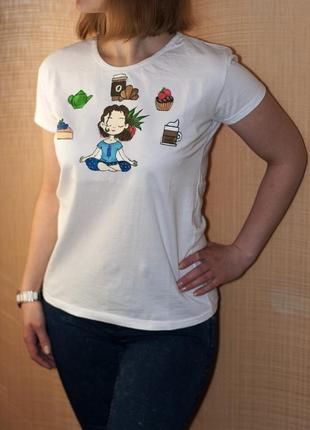 Жіноча футболка з ручним розписом